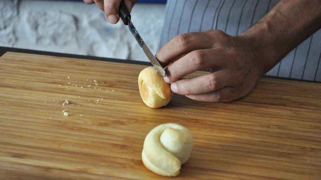 Alla scoperta della cucina pugliese: realizziamo insieme friselle e taralli